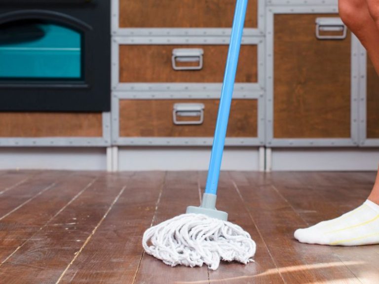 common mistakes when cleaning hardwood floors