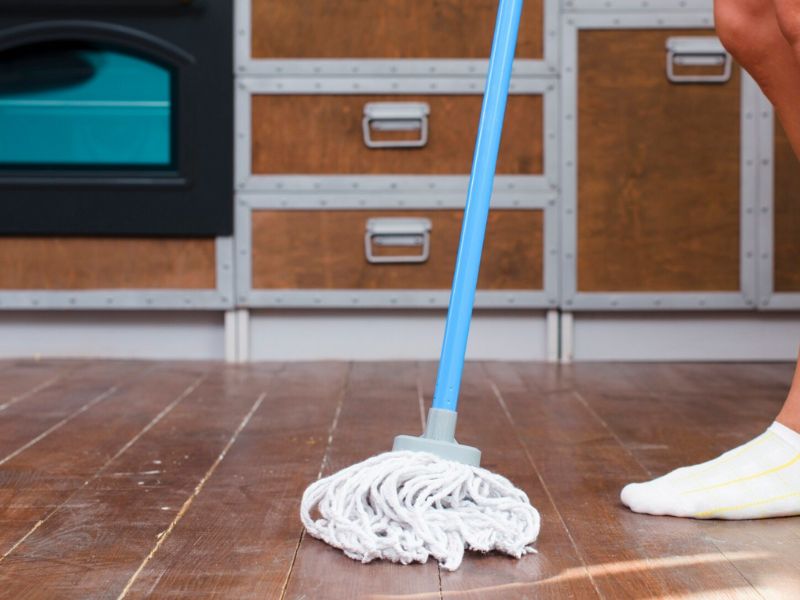17 Common Mistakes When Cleaning Hardwood Floors